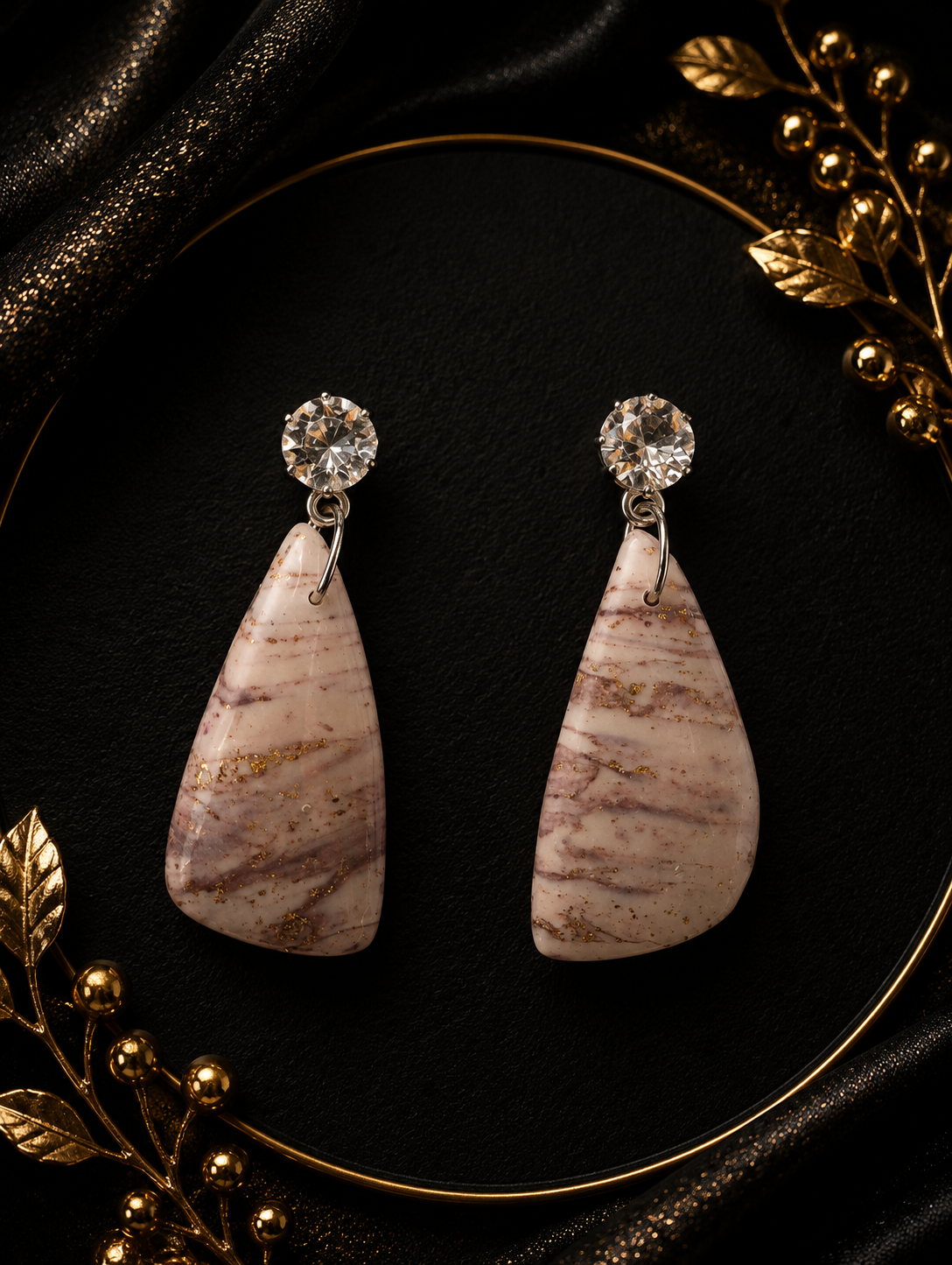Kolczyki „Pudrowe Smugi” – ręcznie robione z gliny polimerowej